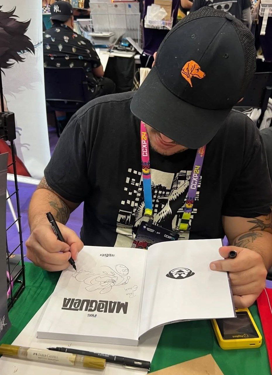 Pieri autografando um exemplar de Malagueta.